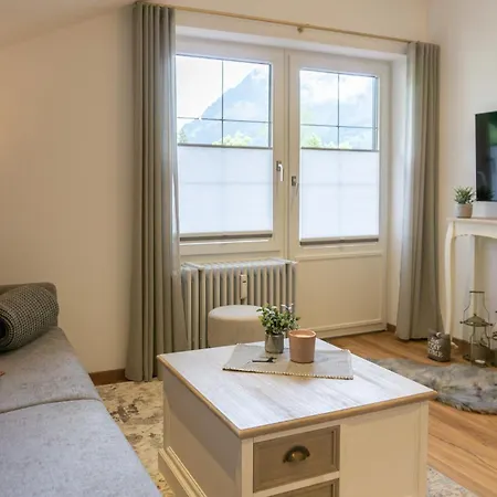 Berge, Balkon Und Ausstattung Mitten In Js2 Apartment