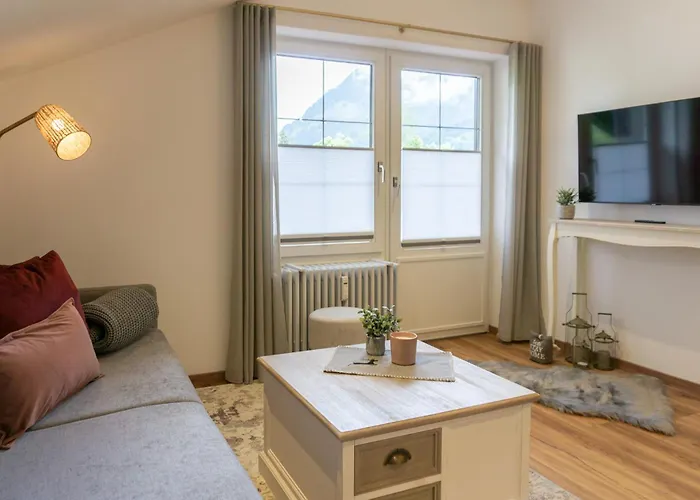 Berge, Balkon Und Ausstattung Mitten In Js2 Daire