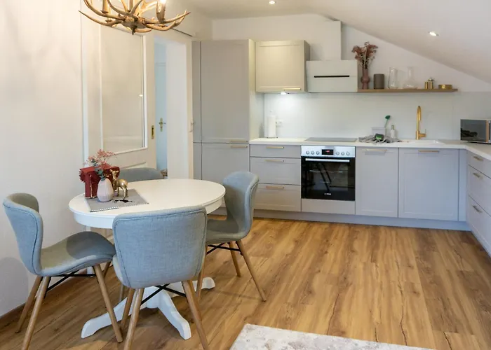 Apartment Berge, Balkon Und Ausstattung Mitten In Js2